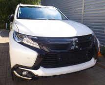 Mitsubishi Pajero Sport (White)
