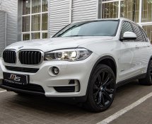 BMW X5M (White)