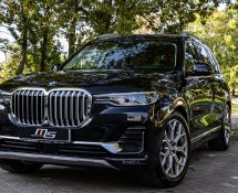 BMW X7 (Black)