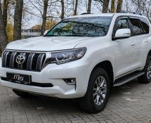 Land cruiser prado white