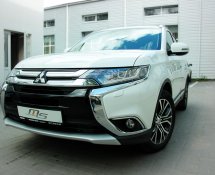 Mitsubishi Outlander white