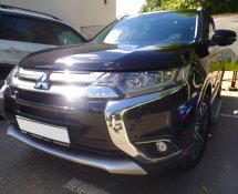Mitsubishi Outlander (black)